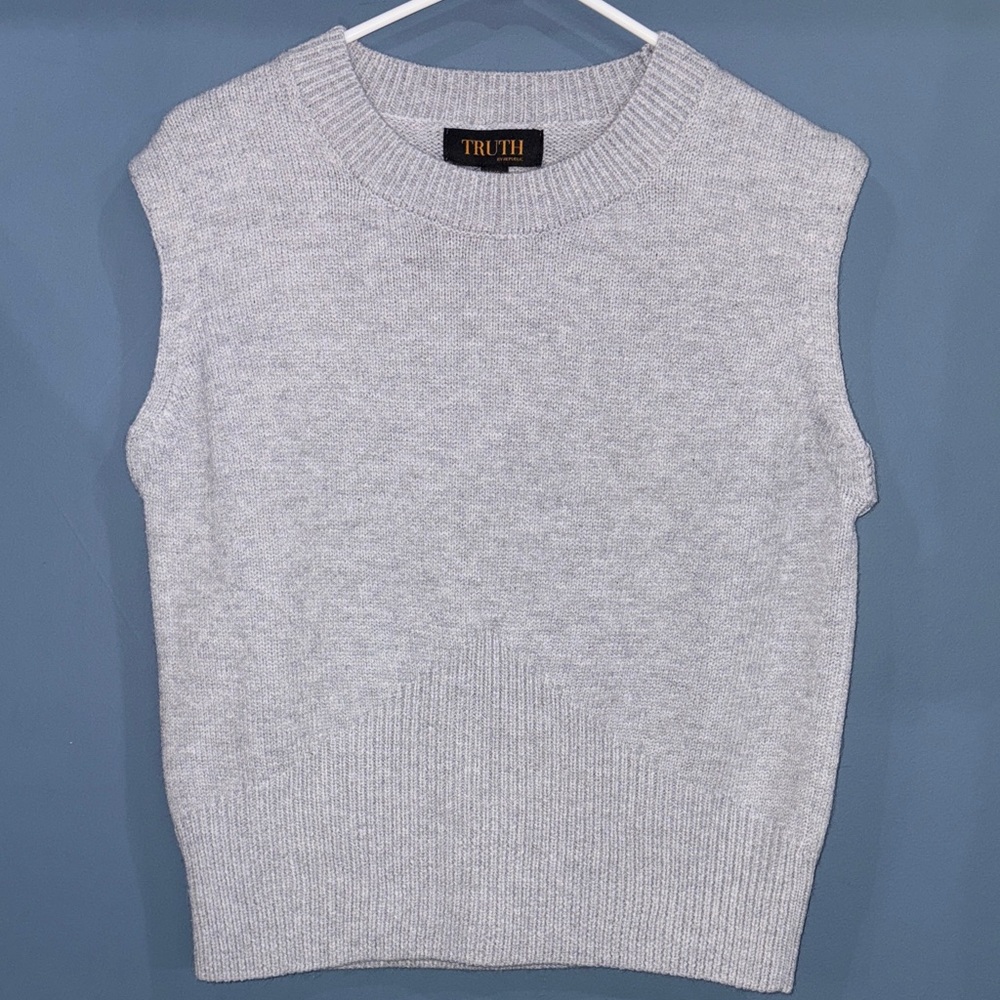 Truth by Republic Light Gray Sweater Vest